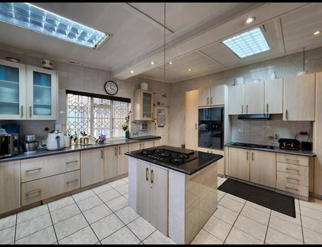 4 BEDROOM HOUSE FOR SALE IN WESTRIDGE